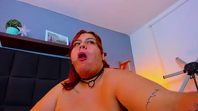 Snapshot of noaah_brown chatting on 12.30.24 noaah brown online show from 12.30.24