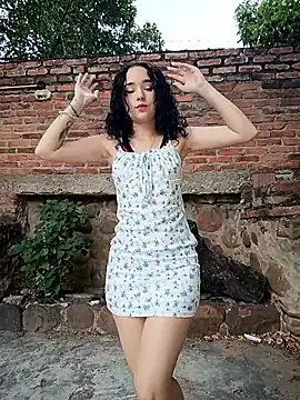 sweet outdoor charm online show from 11.27.25