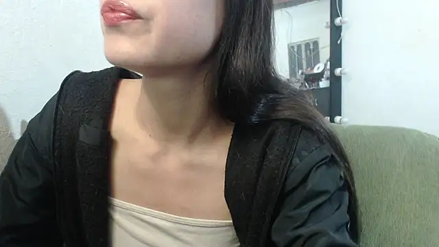 Snapshot of skinny_sweet2411 chatting on 06.17.26 skinny sweet2411 online show from 06.17.26