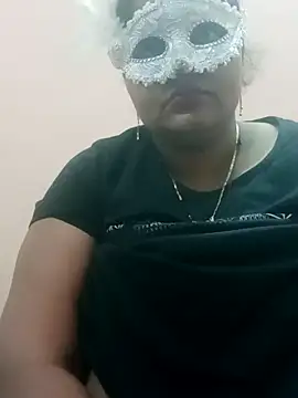 Snapshot of seemi_bhabhi chatting on 02.15.25 seemi bhabhi online show from 02.15.25