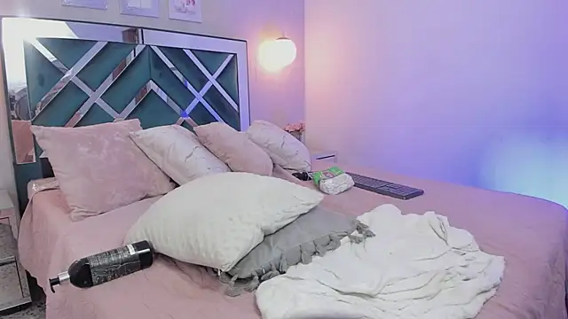 ibella7 online show from 02.17.25