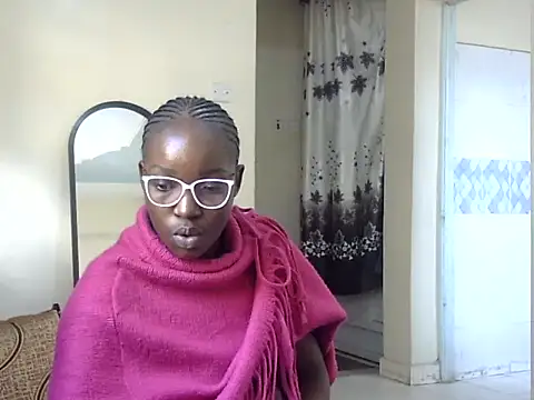 Snapshot of Chichii- chatting on 12.23.25 Chichii- online show from 12.23.25