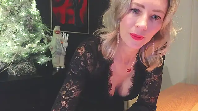  Maddalena  online show from 12.24.24