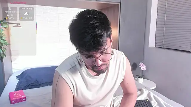 Edward max online show from 04.16.26