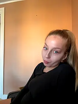 Snapshot of Hr_Frk_Olsen chatting on 09.25.25 Hr Frk Olsen online show from 09.25.25