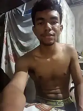 Snapshot of Reynold2608 chatting on 12.28.24 Reynold2608 online show from 12.28.24