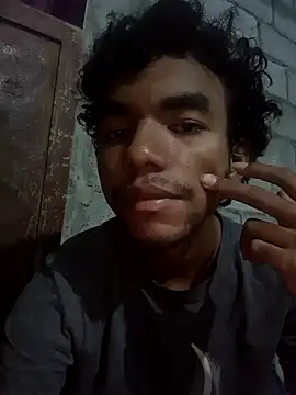 Snapshot of Reynold2608 chatting on 09.29.25 Reynold2608 online show from 09.29.25