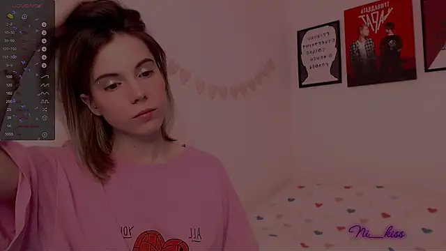 Snapshot of _ni_kiss chatting on 03.08.25 ni kiss online show from 03.08.25