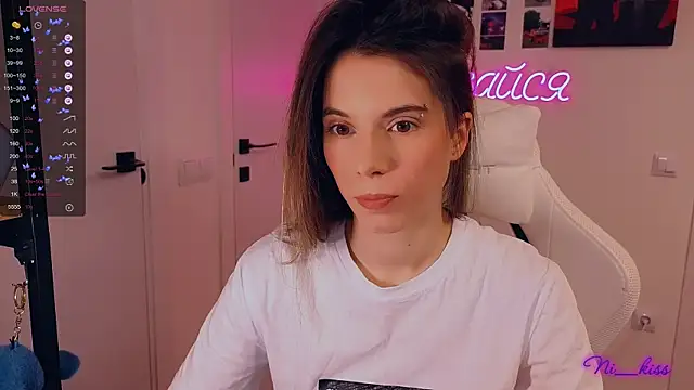 Snapshot of _ni_kiss chatting on 11.22.25 ni kiss online show from 11.22.25