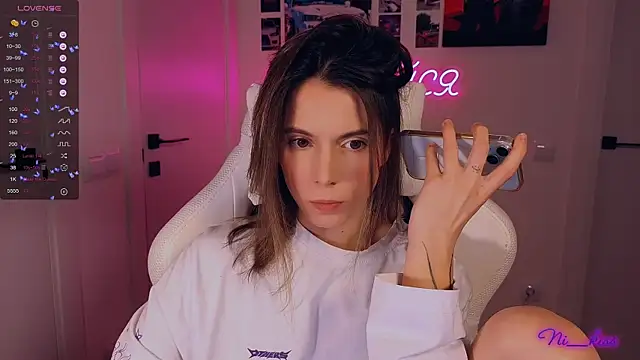 Snapshot of _ni_kiss chatting on 11.30.25 ni kiss online show from 11.30.25