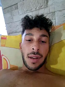 Snapshot of Iulianmarius12 chatting on 09.19.25 Iulianmarius12 online show from 09.19.25