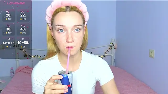 Wild Sophie  online show from 09.25.25