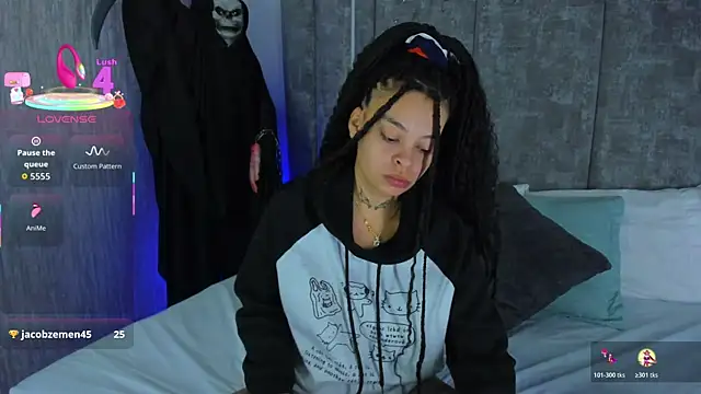 Snapshot of KatherineGomez chatting on 10.27.25 KatherineGomez online show from 10.27.25