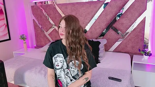 Snapshot of KatherineGomez chatting on 04.06.26 KatherineGomez online show from 04.06.26