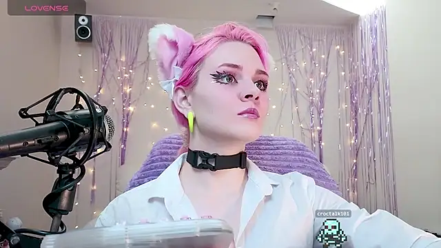 Snapshot of One_Moment_ chatting on 12.02.24 One Moment online show from 12.02.24