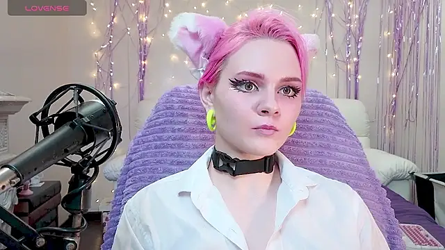 Snapshot of One_Moment_ chatting on 12.02.24 One Moment online show from 12.02.24