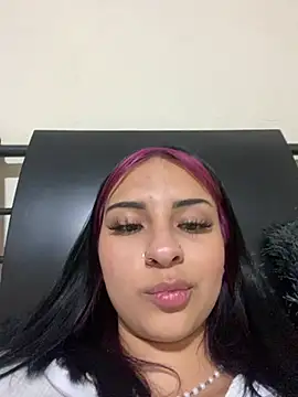 Hilary pinkk online show from 02.15.25