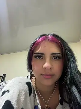 Hilary pinkk online show from 02.18.25