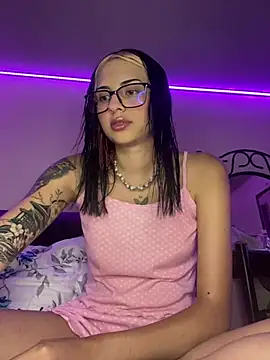 Hilary pinkk online show from 03.05.25