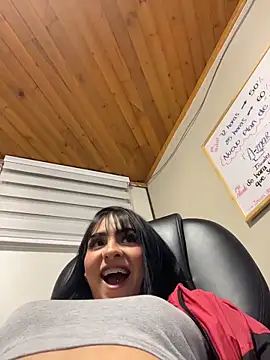 Snapshot of Hilary_pinkk chatting on 02.05.26 Hilary pinkk online show from 02.05.26