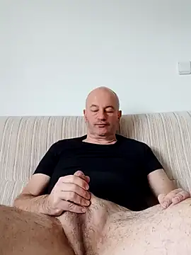 Snapshot of DADDYfucks2015 chatting on 12.05.24 DADDYfucks2015 online show from 12.05.24