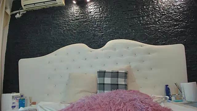 LaurynCopper online show from 02.02.25