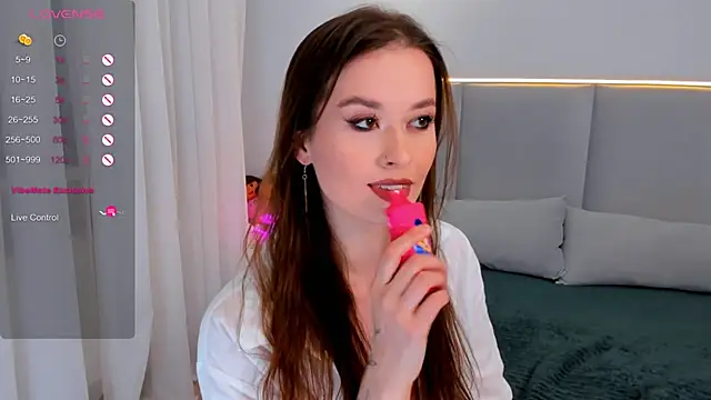 Emeli Love online show from 01.18.25