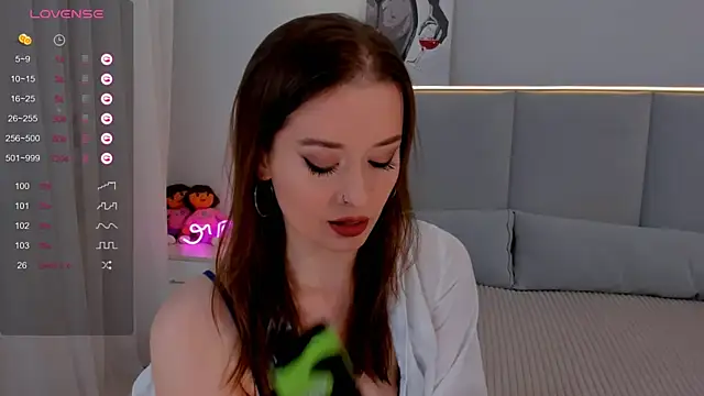 Emeli Love online show from 02.18.25