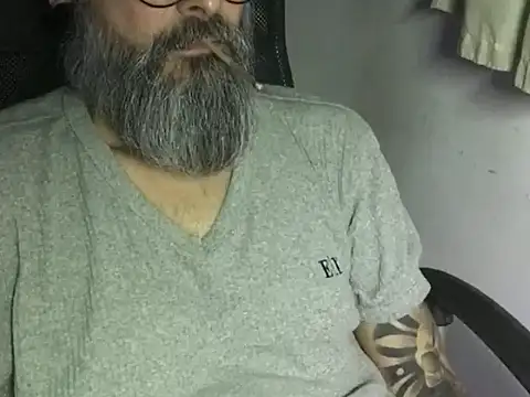 Snapshot of cabine103 chatting on 11.08.25 cabine103 online show from 11.08.25