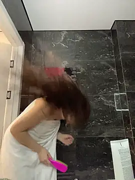 Snapshot of CurlyLara chatting on 11.10.25 CurlyLara online show from 11.10.25