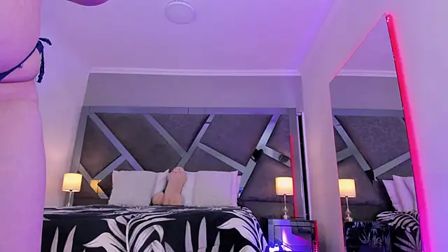 AmberiniHoffman online show from 01.18.25