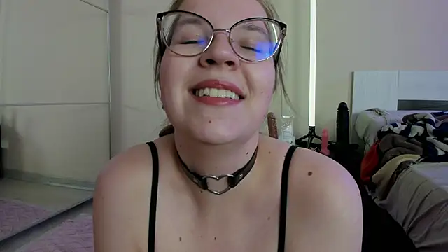 Snapshot of Your_Penny_ chatting on 04.28.26 Your Penny online show from 04.28.26