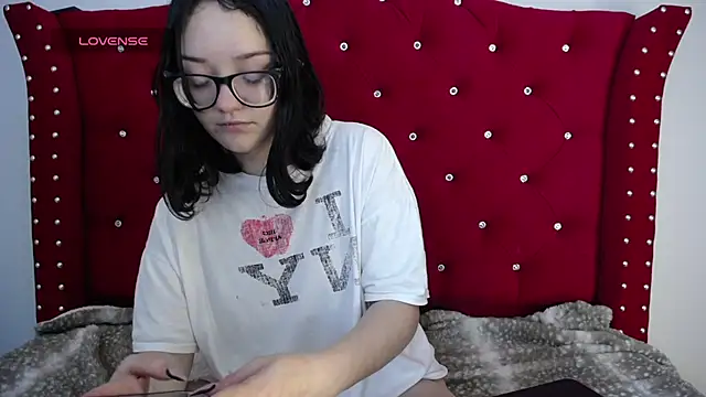 Snapshot of charlotte1-ls chatting on 12.17.24 charlotte1-ls online show from 12.17.24