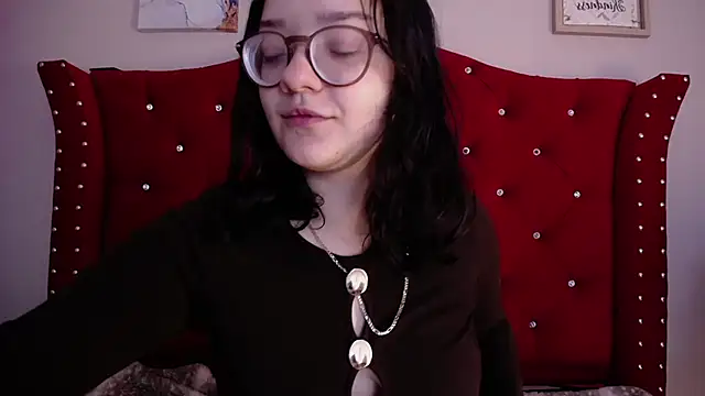 Snapshot of charlotte1-ls chatting on 03.05.25 charlotte1-ls online show from 03.05.25