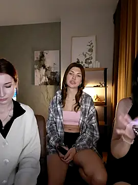 Snapshot of KeithTown chatting on 11.30.25 KeithTown online show from 11.30.25