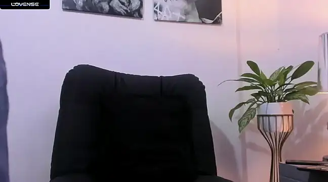 Snapshot of CruzVega chatting on 01.08.25 CruzVega online show from 01.08.25