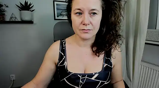 Snapshot of OLIVIA_lux chatting on 12.12.24 OLIVIA lux online show from 12.12.24