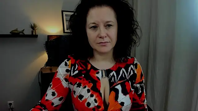 Snapshot of OLIVIA_lux chatting on 01.28.25 OLIVIA lux online show from 01.28.25