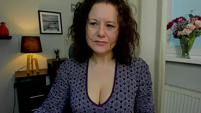 Snapshot of OLIVIA_lux chatting on 02.20.25 OLIVIA lux online show from 02.20.25