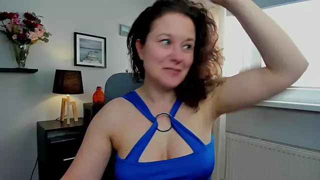 Snapshot of OLIVIA_lux chatting on 03.20.25 OLIVIA lux online show from 03.20.25