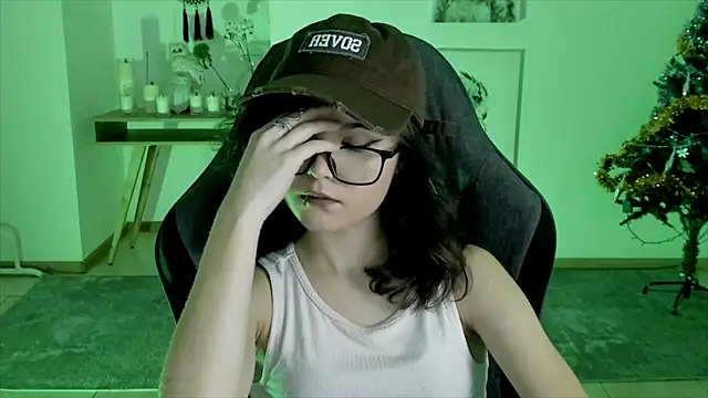 Elainebeness online show from 12.19.24