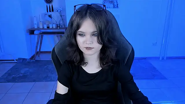 Elainebeness online show from 12.29.24