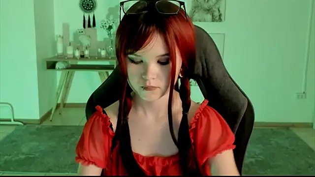 Elainebeness online show from 01.12.25