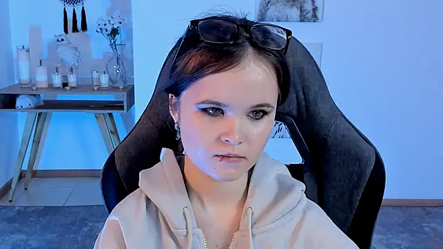 Elainebeness online show from 02.04.25