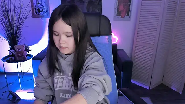 Elainebeness online show from 11.27.25