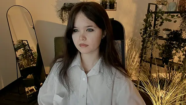 Snapshot of Elainebeness chatting on 04.19.26 Elainebeness online show from 04.19.26