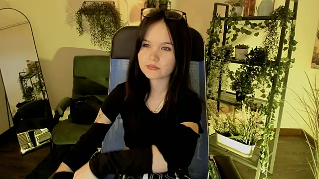 Snapshot of Elainebeness chatting on 05.27.26 Elainebeness online show from 05.27.26