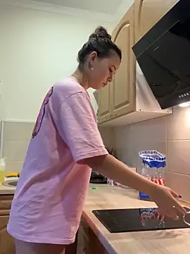 PoppyRobinson online show from 12.06.24