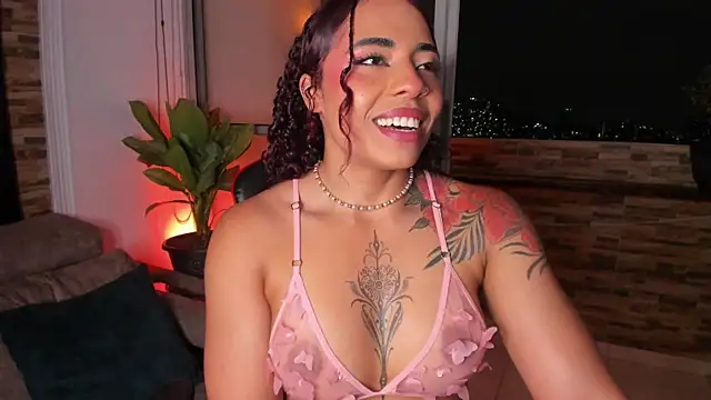 Snapshot of emilyfitness chatting on 12.15.24 emilyfitness online show from 12.15.24