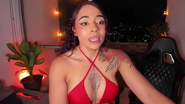 Snapshot of emilyfitness chatting on 12.16.24 emilyfitness online show from 12.16.24